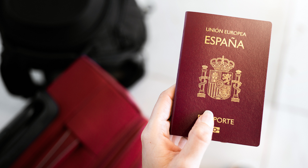 O governo espanhol irá suspender o Golden Visa para investidor por compra de imóvel, seguindo Portugal